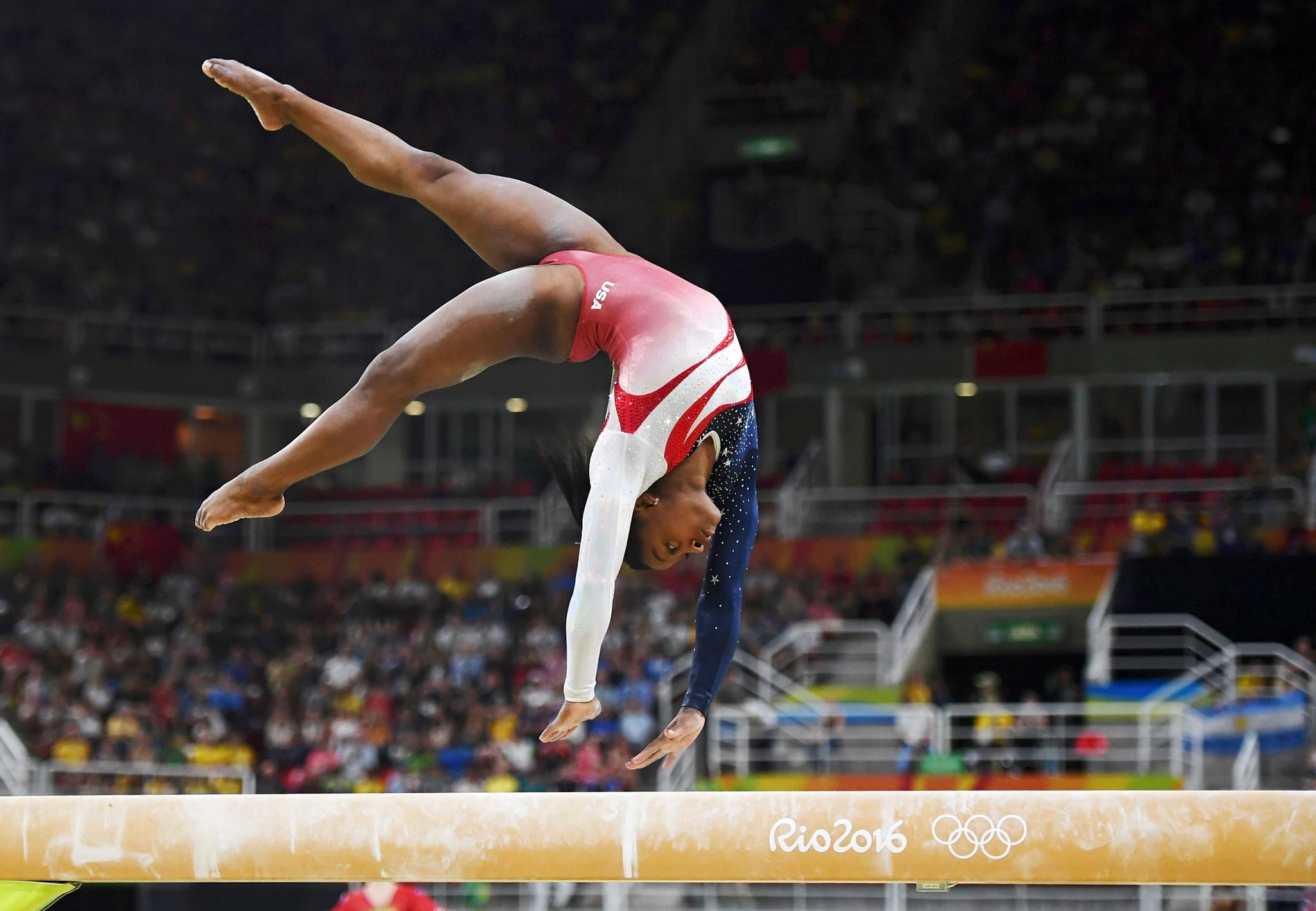 Simone Biles prestes a virar a ginástica olímpica de ...