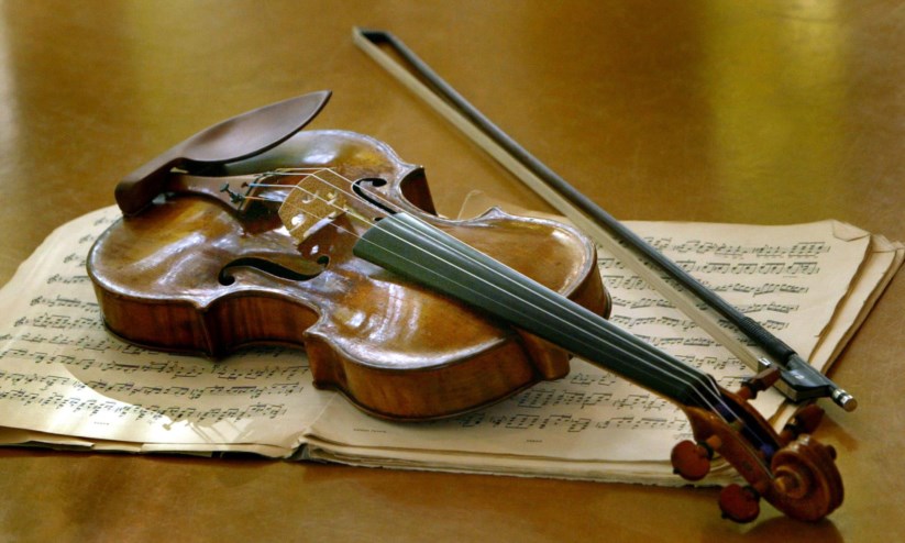 Um dos famosos violinos construídos pelo italiano Antonio Stradivari