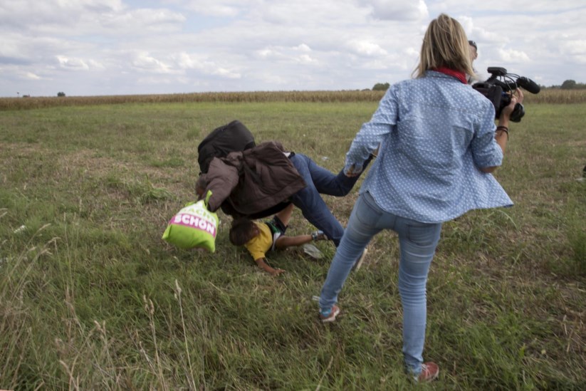 As imagens de Petra László a pontapear migrantes tornou-se viral