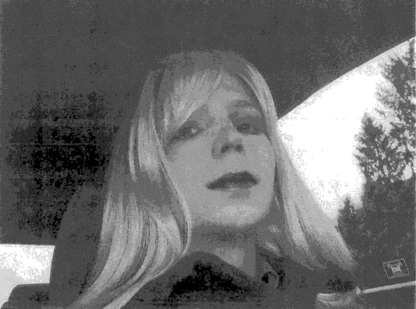 Chelsea Manning, outrora conhecida como Bradley Manning, passou documentos à WikiLeaks