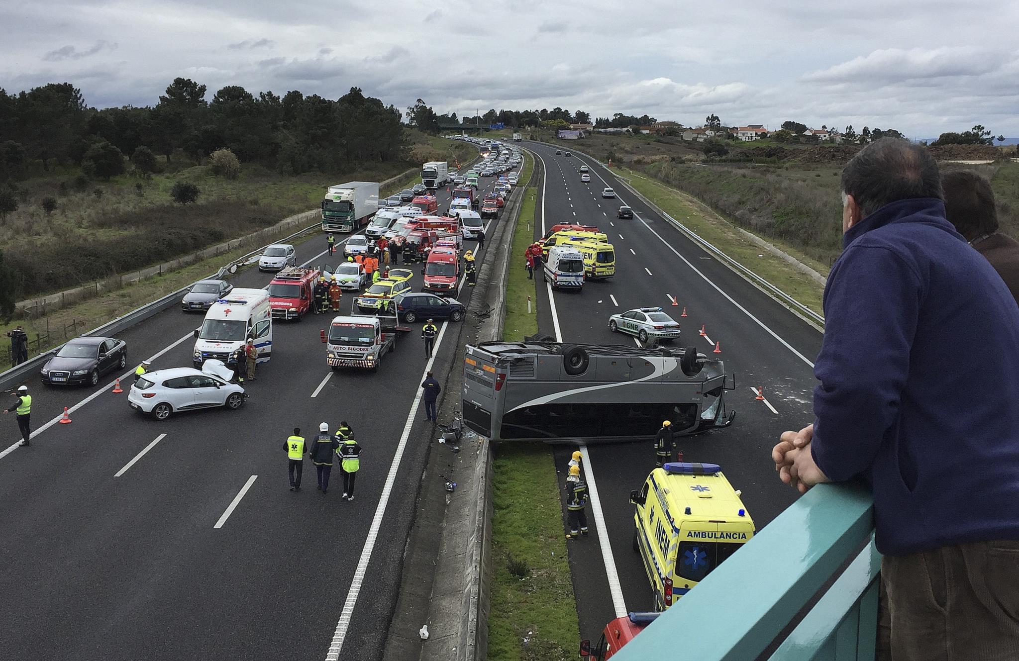 Acidentes. Trânsito normalizado na A1 após despiste de autocarro 