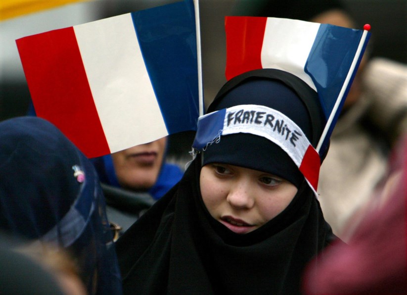 A França proíbe o véu nas escolas desde 2004