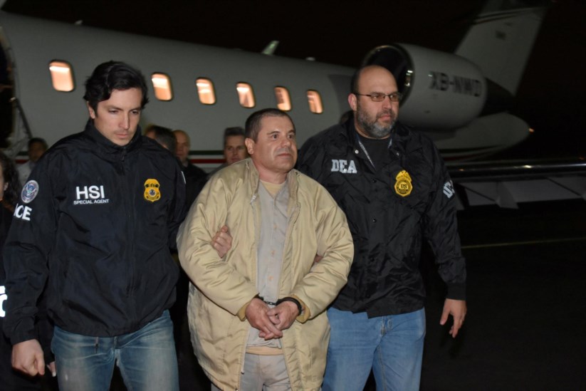 A chegada de Joaquín Guzmán a Nova Iorque, após a sua extradição.