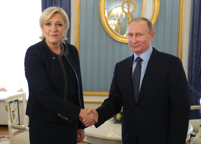 "Claro que sei que está a decorrer uma campanha eleitoral em França", disse Putin ao receber Le Pen