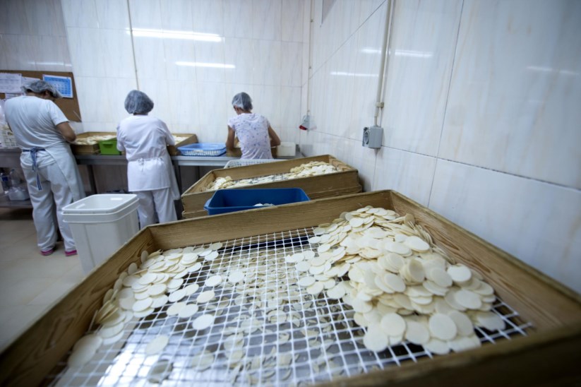 É preciso recorrer ao mercado negro para encontrar farinha para fazer hóstias