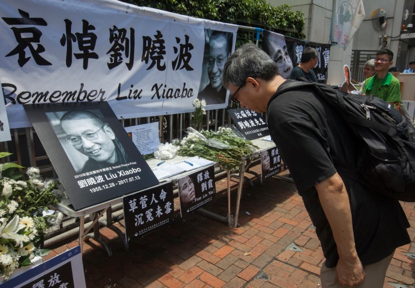 Memorial a Liu Xiaobo à frente da representação do Governo de Pequim em Hong Kong