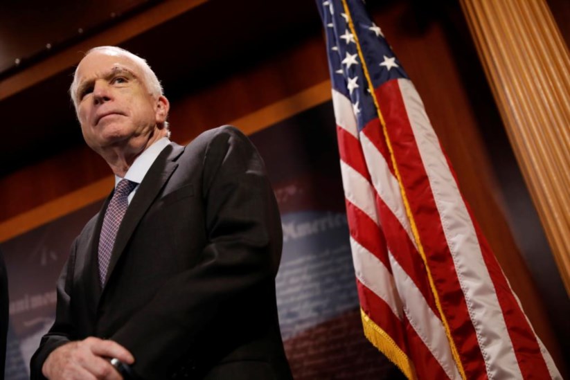 O senador John McCain foi decisivo na votação contra o fim do Obamacare