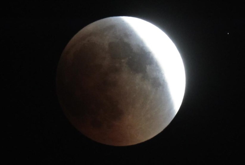 O eclipse parcial da Lua vai durar cerca de cinco horas