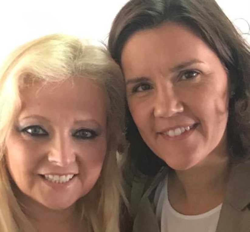 Ágata com Assunção Cristas. Fotografia partilhada pela cantora no seu Facebook