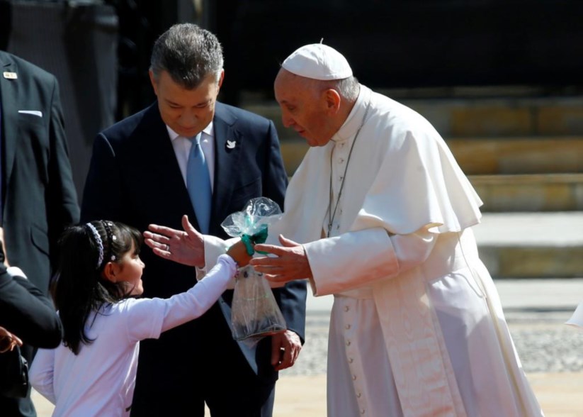 O Papa à chegada a Bogotá, com o Presidente Juan Manuel Santos