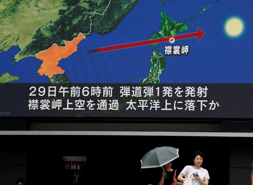 Televisão japonesa noticia o lançamento do míssil norte-coreano