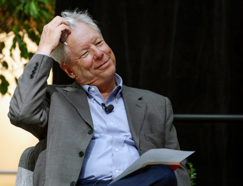 Richard Thaler é visto com dos pais da economia comportamental