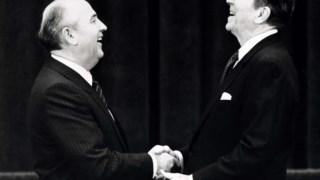 Mikhail Gorbatchov e Ronald Reagan
