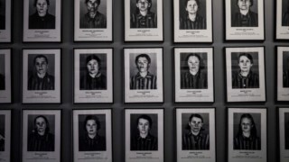 Prisioneiros do complexo de concentração e extermínio de Auschwitz