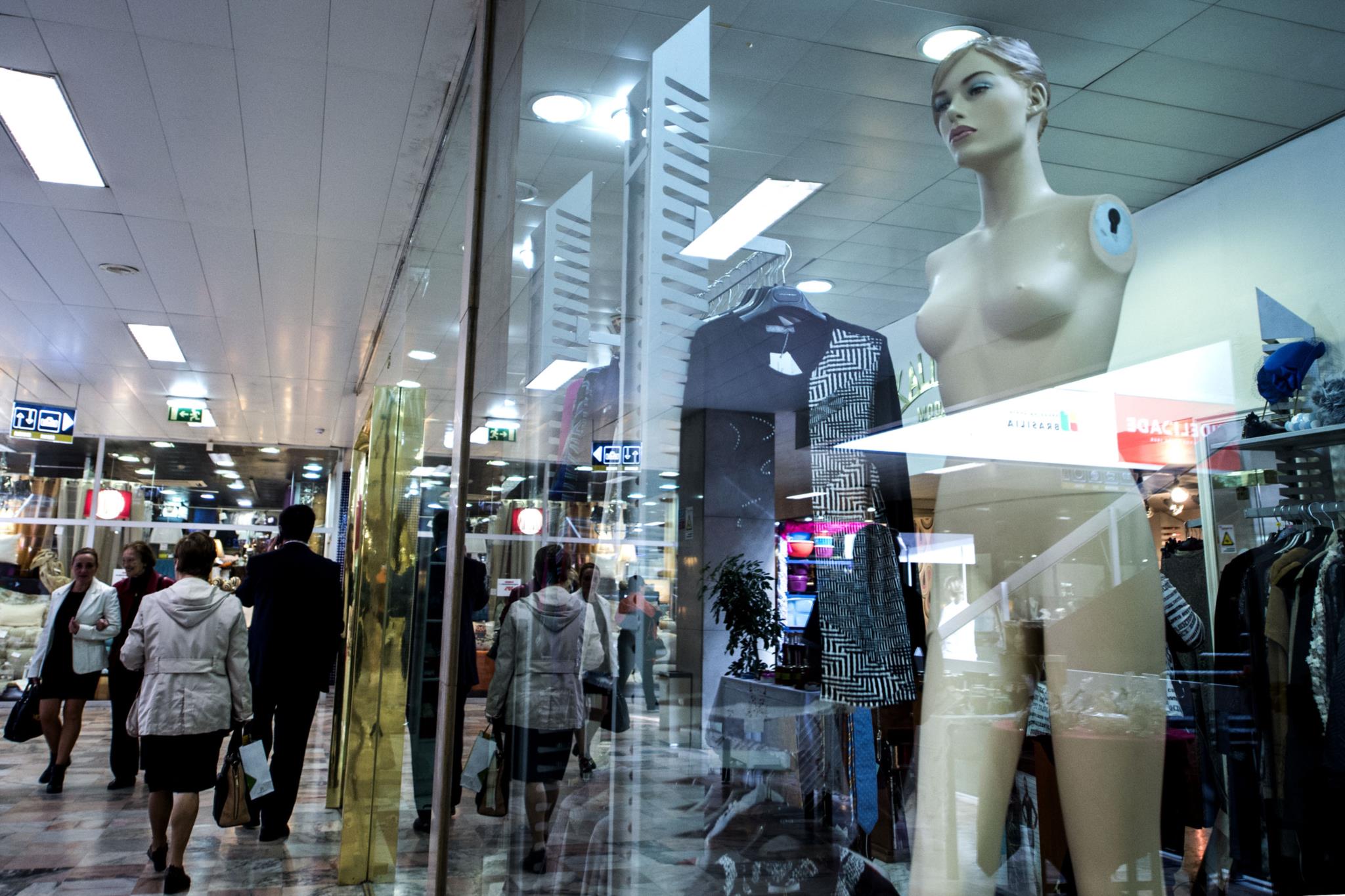 Cartões de crédito à venda nos shoppings e hipermercados 