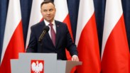 Comissão Europeia pede punição para deriva antidemocrática da Polónia