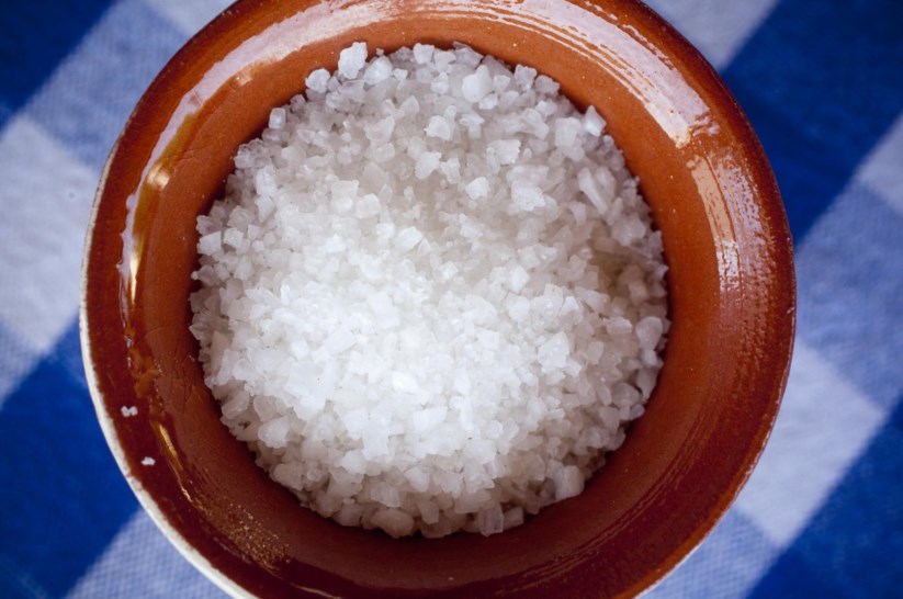 Os portugueses consumiam por dia cerca de dez gramas de sal em 2012, quando a Organização Mundial da Saúde recomenda cinco gramas