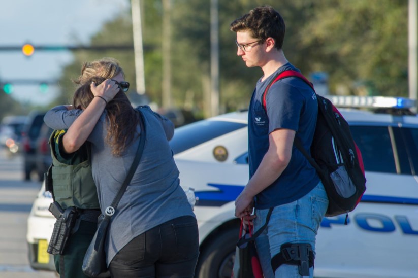 Pelo menos 17 pessoas foram mortas numa escola na Florida