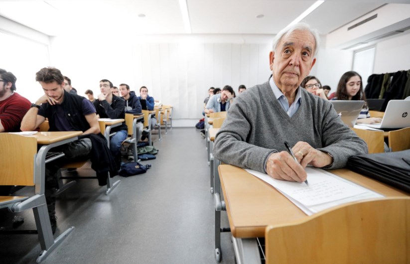 O estudante Miguel Castillo durante uma aula de História na Universidade de Valência