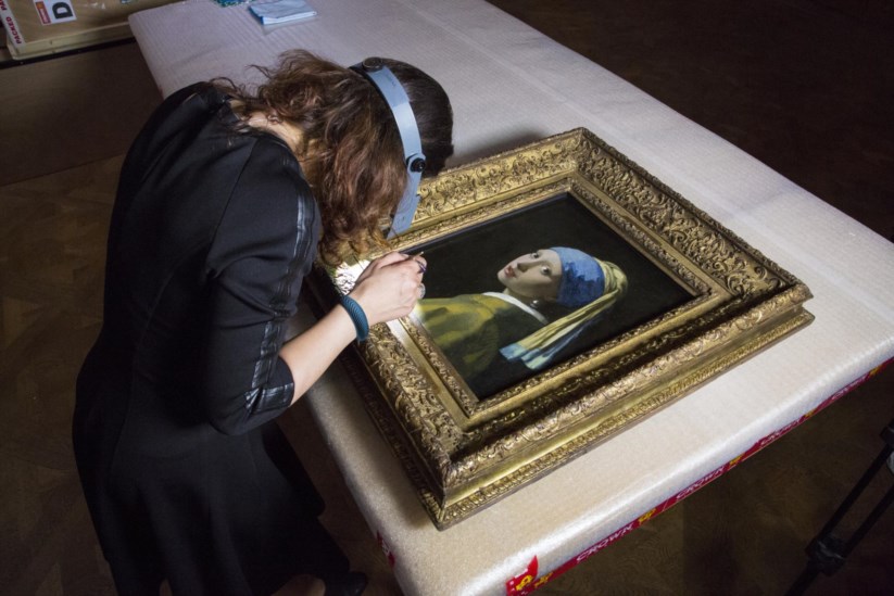 Resultado de imagem para Como é que Vermeer pintou esta Rapariga? A ciência vai tentar explicar, 350 anos depois