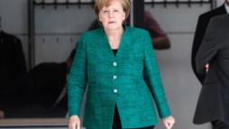 Merkel tenta evitar crise na coligação por causa da política de refugiados