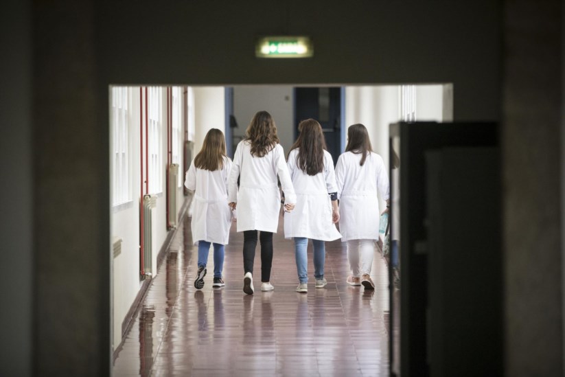 Resultado de imagem para Hospitais de Coimbra, Ã‰vora, Algarve e Lisboa Central com maior nÃºmero de vagas para mÃ©dicos
