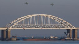 Ucrânia acusa Rússia de apresar e abrir fogo contra navios