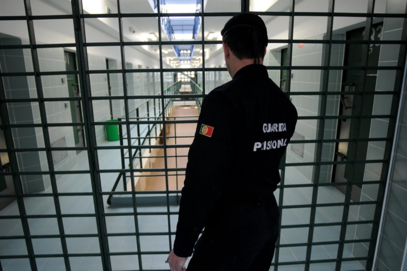 Resultado de imagem para Reclusos de Bragança causam distúrbios por falta de tabaco