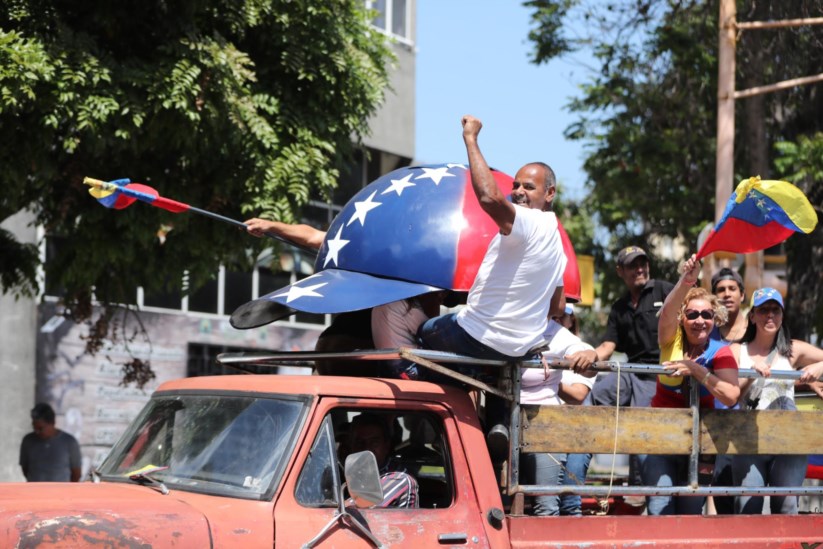 Apoiantes de Guaidó concentram-se em Caracas para uma manifestação