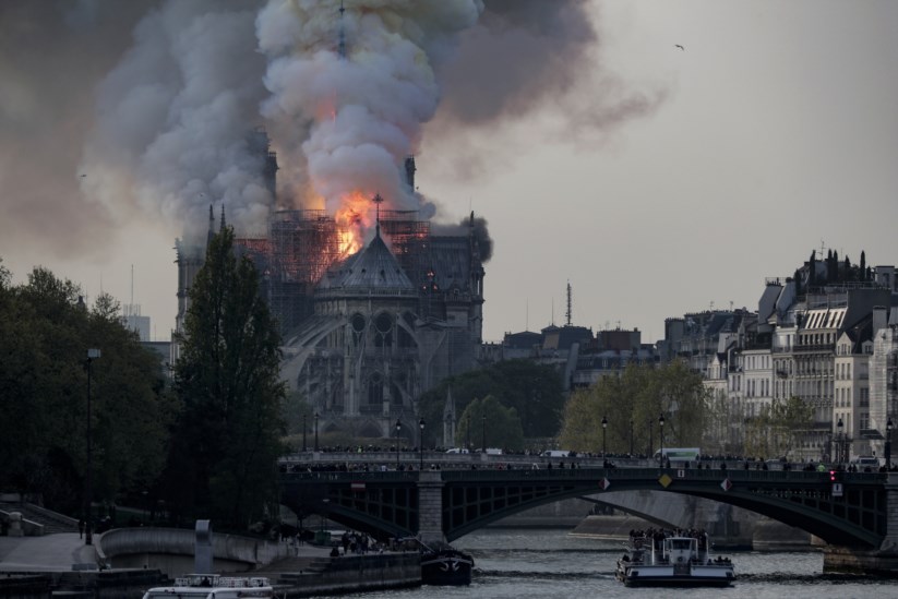,Notre-Dame de Paris fogo