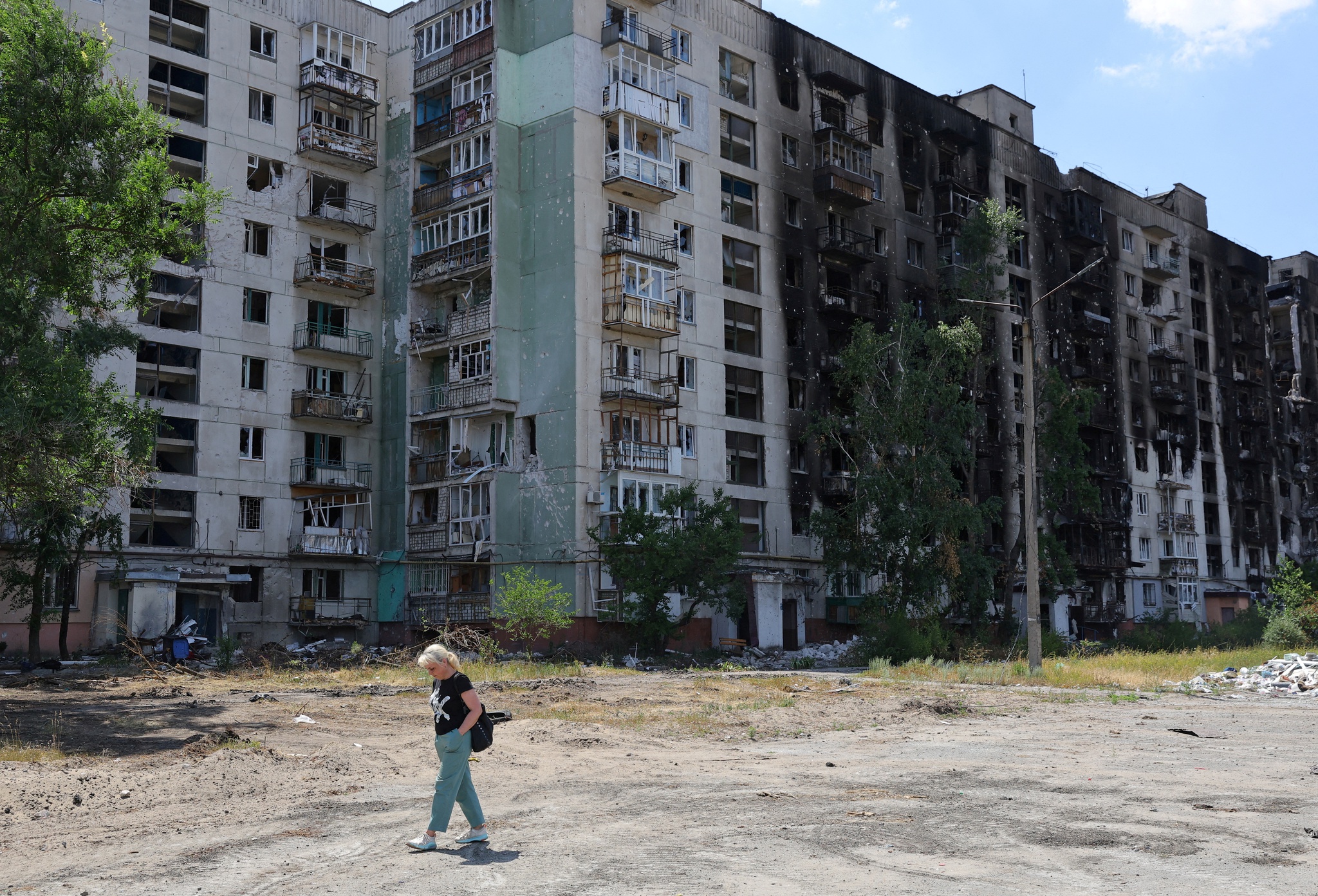 Edifícios residenciais destruídos em Sievierodonetsk
