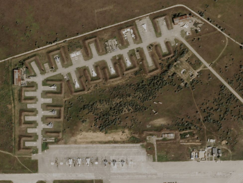 Base aérea na Crimeia antes do ataque de terça-feira
