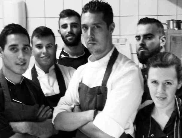 PÚBLICO - Rui Silvestre, do Algarvio Bon Bon, no Carvoeiro, junta-se à elite das estrelas da restauração. Conquistou a sua primeira estrela