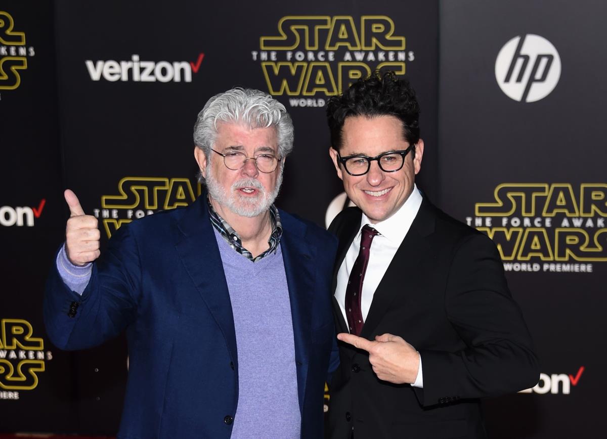 George Lucas e J.J. Abrams na passadeira vermelha em Hollywood Boulevard