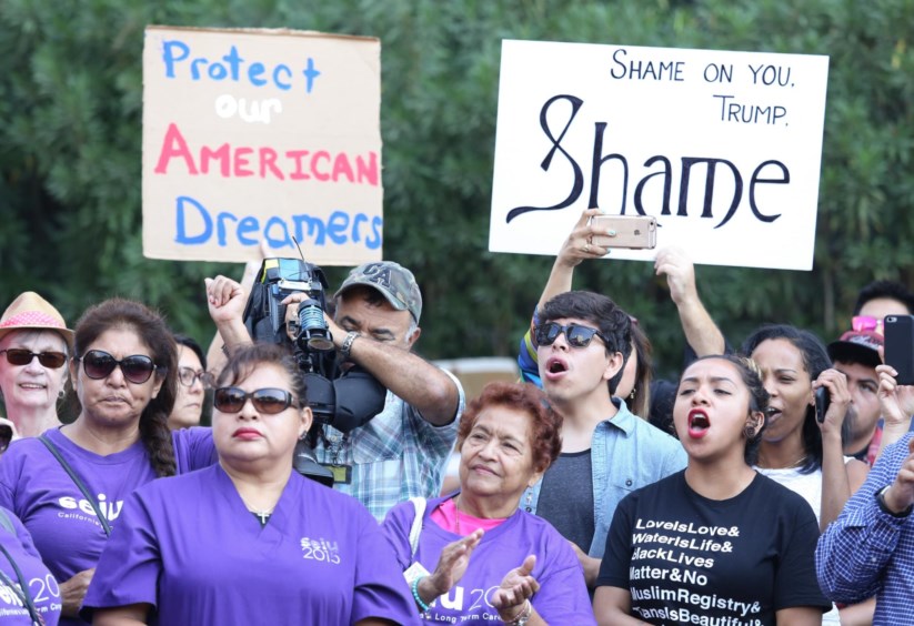 PÚBLICO - Protestos contra o fim do programa de Obama para proteger menores levados ilegalmente para o país