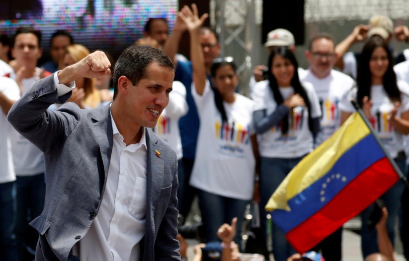 PÚBLICO - Juan Guaidó durante uma cerimónia de juramento, em Caracas, a 27 de Abril