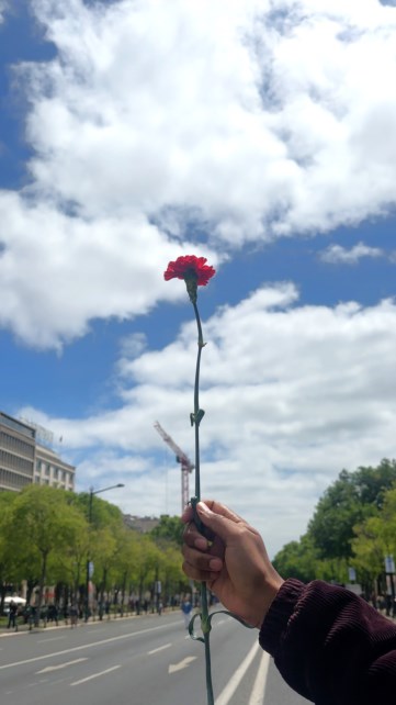 PÚBLICO - Lisboa saiu à rua para celebrar o 51.º aniversário do 25 de Abril